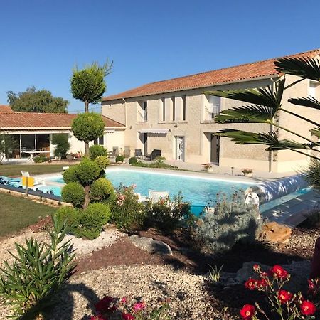Bed and Breakfast A La Gloriette Neuville-du-Poitou Esterno foto