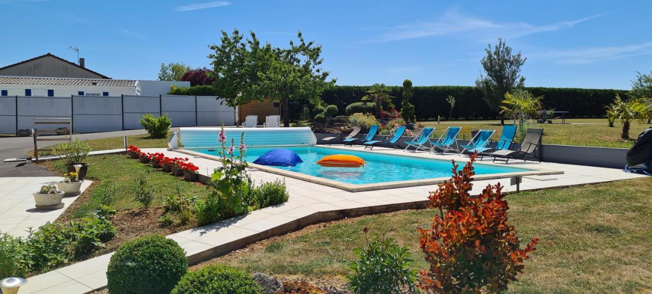 Bed and Breakfast A La Gloriette Neuville-du-Poitou Esterno foto